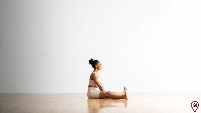 8 posturas de yoga para caderas estrechas 