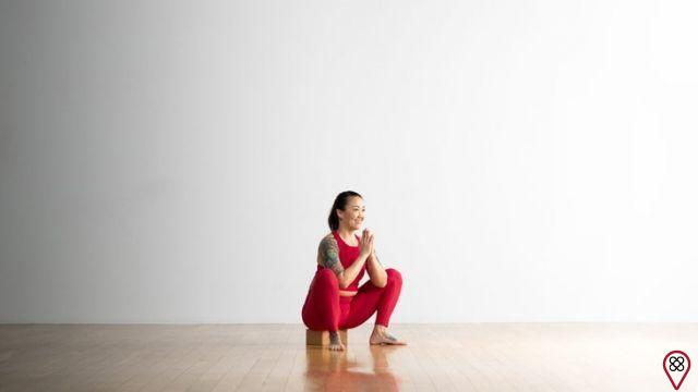8 posturas de yoga para caderas estrechas 