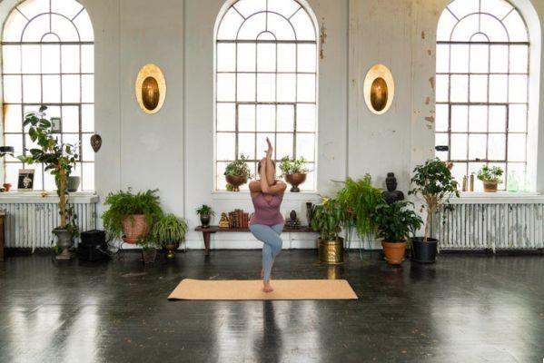 4 posturas de yoga para aumentar tu concentración